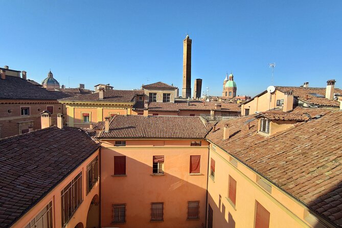 Best of Bologna in one day : Food, architecture, art and history - Palazzo Comunale: fresco rooms and Bramante’s horses