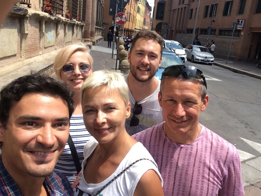 Best of Bologna: Private & Personalised Walking Experience - Churches and architecture explained without the lecture feel