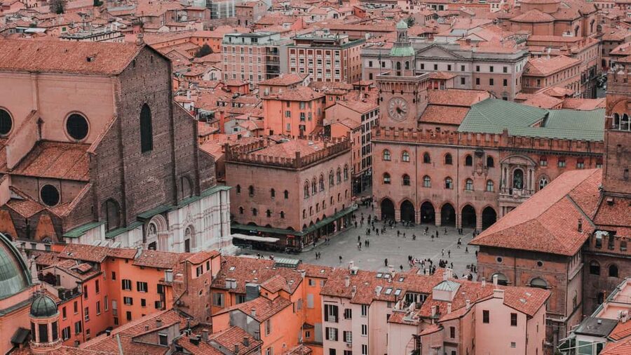Best of Bologna: Private Walking Tour with a Local - Piazza Maggiore Is a Smart Place to Start