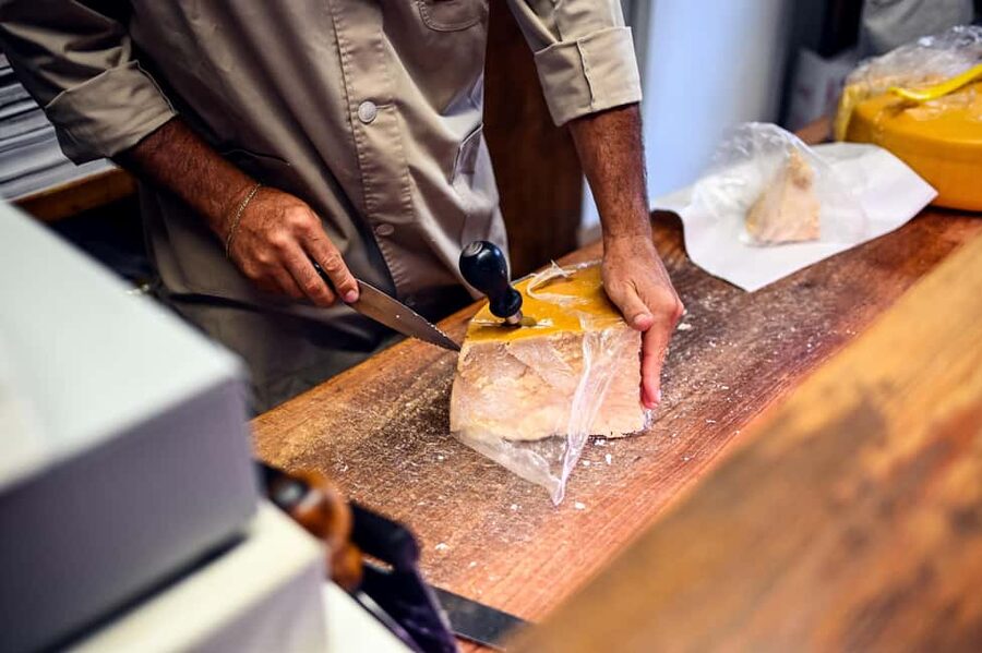 Bologna: 3-Hour Secret Food Tour - Bottega Browsing: Picking Cheese and Charcuterie Like a Pro