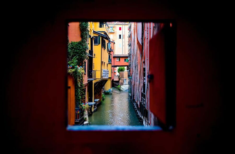 Bologna: 3-Hour Secret Food Tour - Quadrilatero Market and Balsamic Vinegar Aging (8 to 25 Years)