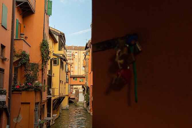 Bologna: A Self-Guided Audio Tour from Porta Galliera to Le Tre Frecce - Torre dell’Arengo whispering gallery: romance, secrecy, and stone acoustics