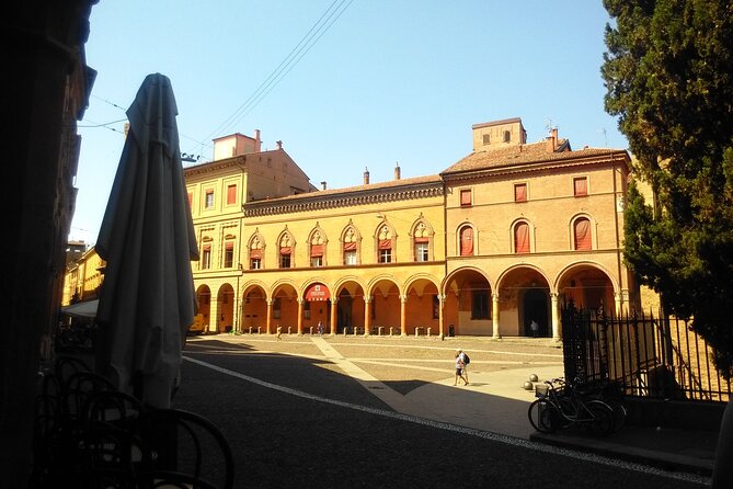 Bologna : a walk into history - Le Due Torri (Torre degli Asinell) and the city’s skyline logic