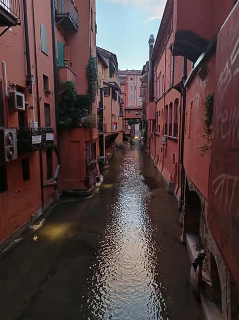 Bologna by night: Food, wine, spritz and fun - Piazza Verdi: where the night starts to feel like Bologna