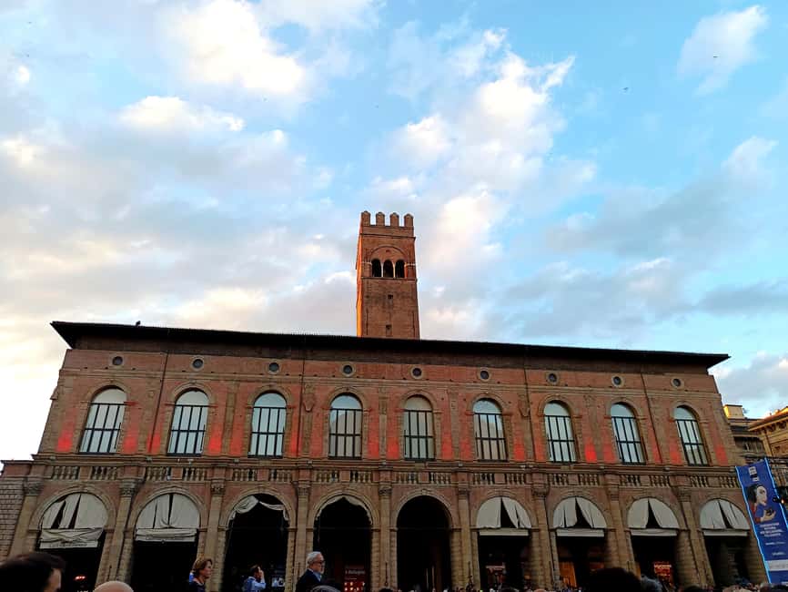 Bologna by night: Food, wine, spritz and fun - How the aperitivo stops work (and why it’s worth it)