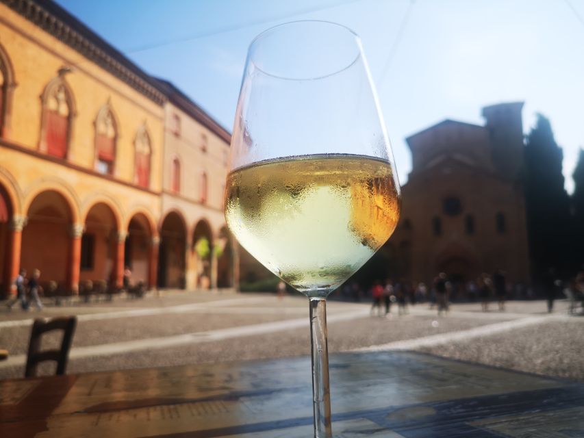 Bologna: City Center Guided Wine Walking Tour - Bologna wine in the city center: what makes this tour worth it