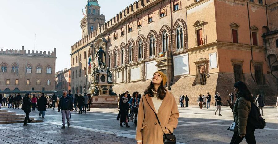 Bologna: City Center Walking Tour - Quadrilatero Market: where history meets lunch energy