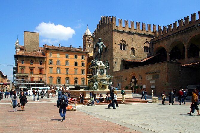 Bologna City Red Bus and Food tasting - Quadrilatero market time: where the “Bologna feel” comes from