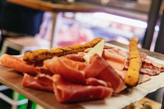 Bologna City Red Bus and Food tasting - Staff welcome and the audio guide division of labor