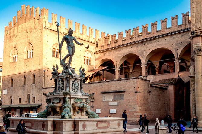 Bologna City Red Bus and Food tasting - How the timing feels in real life (and how to cope)