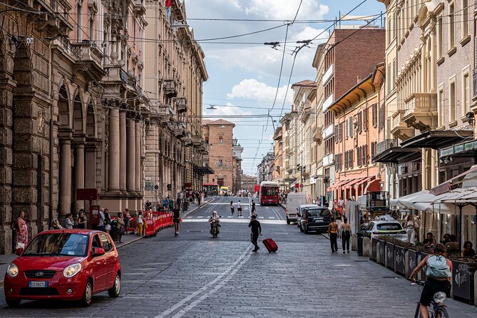 Bologna: City Walk with Audio Guide in 7 Languages on your Phone - Piazza Maggiore: the square you will think about later