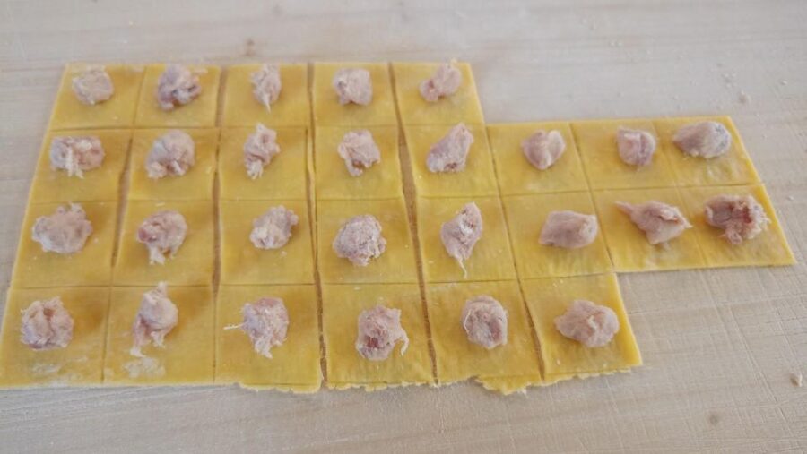 Bologna: Class dedicated to the pasta and tiramisu making - Lunch or dinner with wine, water, and coffee: the real deal