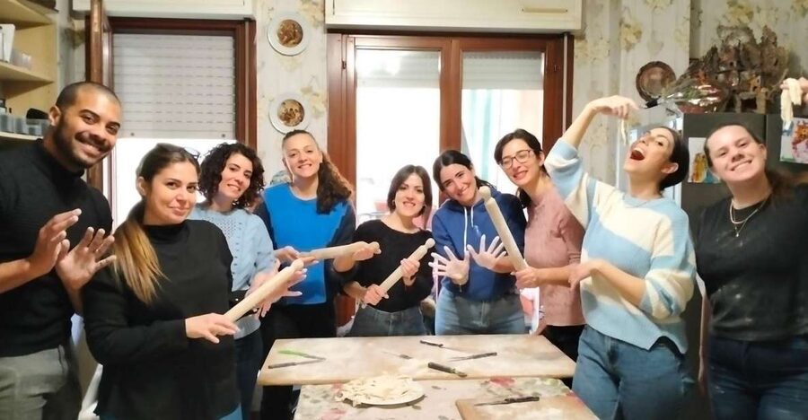 Bologna: Class dedicated to the pasta and tiramisu making - Finding the class at Number 60 Via Lincoln