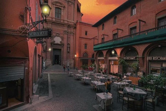 Bologna Food & Cultural Walking Tour - Via Massimo d’Azeglio: old Bologna street views without the museum lines