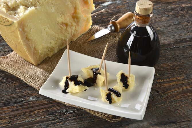 Bologna Food Tasting box- Audio Guided Tour with Food Tasting - QR audio guides and monument stops: learning without a group pace