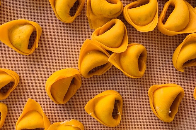 Bologna Food Tour and Enogastronomia Experience with Local Chef - Stop 4: Osteria del Sole Wine Bar (Since 1465) and Emilia-Romagna Pairings