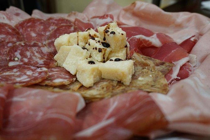 Bologna Food Tour from a local perspective - Piazza Maggiore: quick stories about church, Neptune, and legends