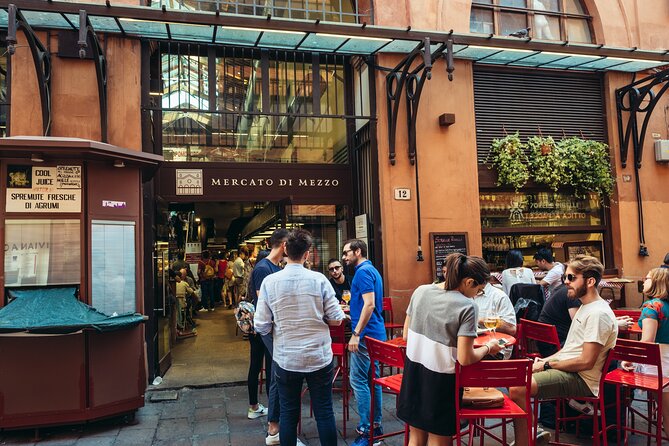 Bologna: Full meal Food Tour with Local Delights by Do Eat Better - Fontana del Nettuno: tagliatelle al ragù (or tortellini in broth)