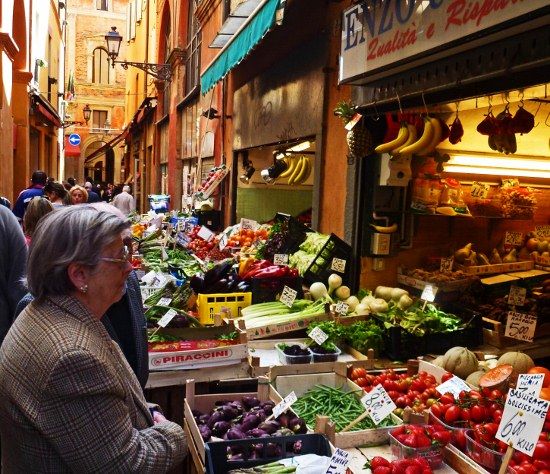 Bologna: Guided Walking Tour - Torre Galluzzi and Via Farini: Reading the Medieval City