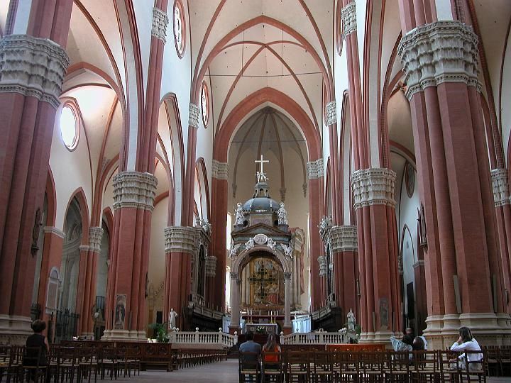 Bologna: Guided Walking Tour - Court Isolani and Via Strada Maggiore: Covered Passageway Vibes