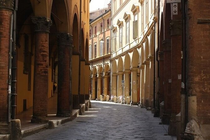 Bologna Highlights Private Walking Tour With A Guide - Osteria del Sole: End at an Old Tavern With Real Atmosphere