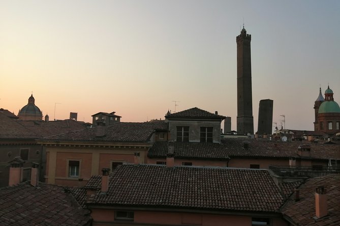 Bologna historical art walking tour with hidden gems and tastings - Santa Maria della Vita: terracotta emotion with Niccolò Dell’Arca