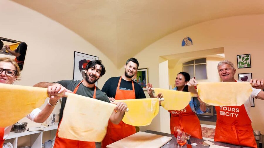 Bologna: Pasta Tagliatelle Ragu Cooking Class with Spritz - Aperitivo with Mortadella and local wine: the quick social warm-up