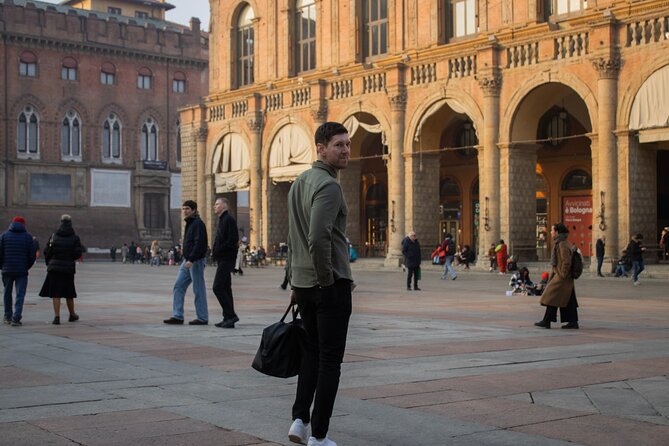 Bologna: Photo tour with professional photographer - Meeting at Biblioteca Salaborsa: easy start, easy end