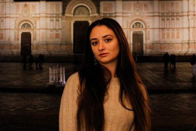 Bologna: Photo tour with professional photographer - Le Due Torri (Torre degli Asinell): the grand finale beneath the towers