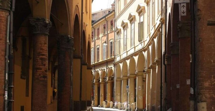 Bologna: Private custom tour with a local guide - Key Points to Know Before You Walk