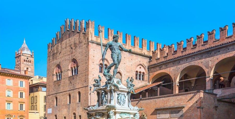 Bologna: Private Top Historical Sites Guided Walking Tour - Meeting point at Biblioteca Salaborsa and getting oriented fast