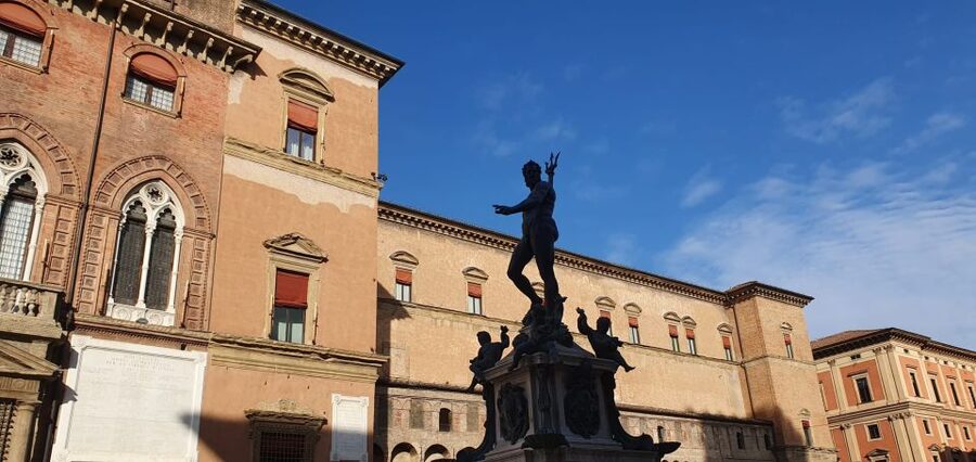 Bologna: Private Walking Tour with a Guide - Neighborhood pace and tailoring: how to get the most from 2 hours