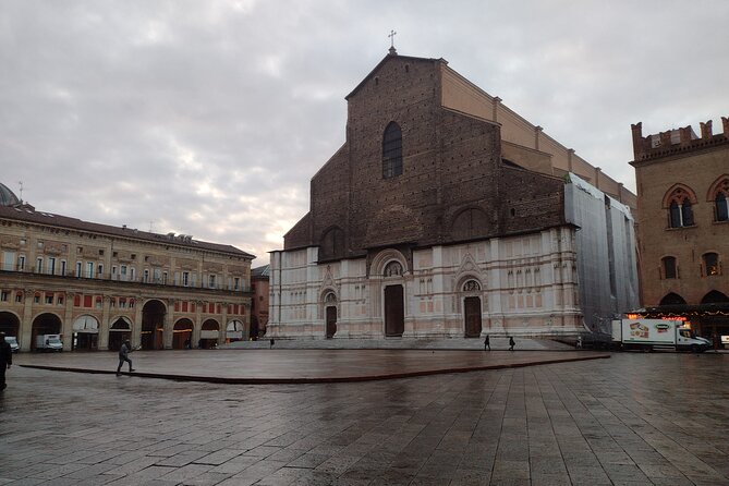 Bologna's Ancient and Recent History: A Self-Guided Audio Tour - Two Towers and Dante’s Inferno: legend meets skyline