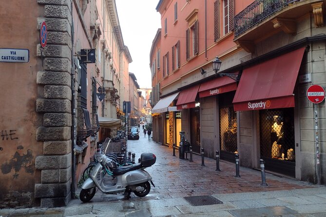 Bologna's Ancient and Recent History: A Self-Guided Audio Tour - Bologna’s oldest university and the frog-electrification science story
