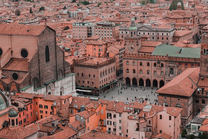 Bologna Scavenger Hunt and Highlights Self Guided Audio Tour - Your walking route: a short loop with a story engine