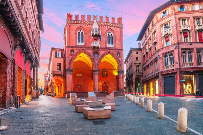 Bologna Scavenger Hunt and Highlights Self Guided Audio Tour - Who this tour suits best