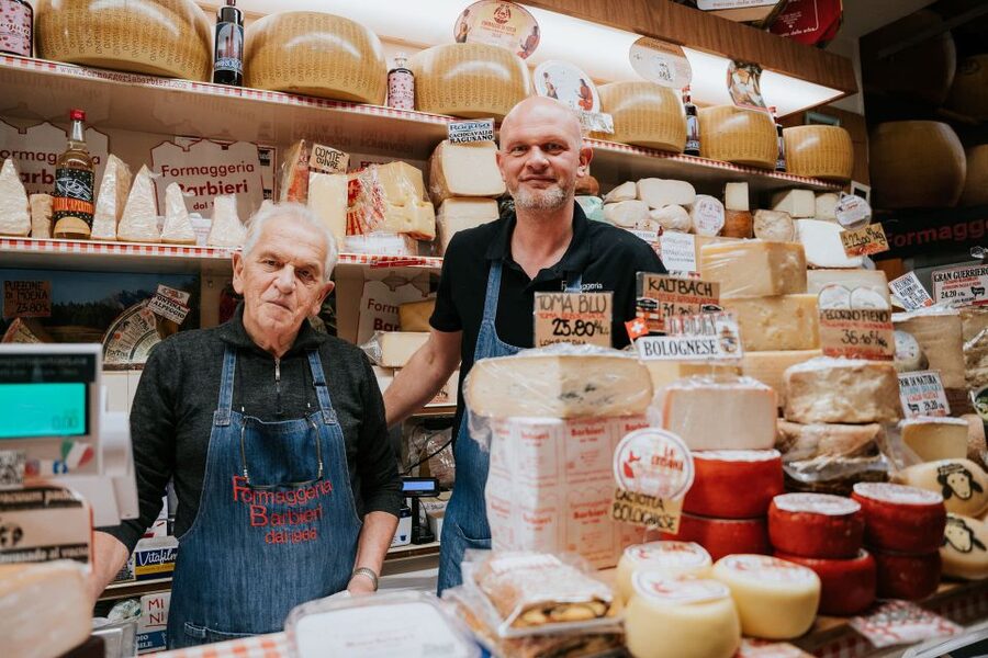 Bologna: Tastes and Traditions Food Tour with Market Visit - Fresh pasta and tomatoes: why shape and freshness change everything