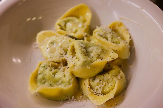 Bologna: the red medieval pearl and its delicious food (private tour) - Why Bologna’s food tour starts in the Quadrilatero market
