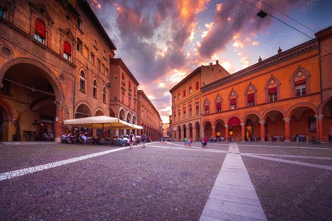Bologna: the red medieval pearl and its delicious food (private tour) - San Giacomo Maggiore: frescoes and the food stories on the walls