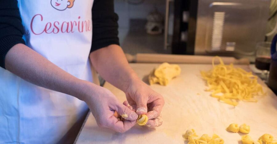 Bologna: Tortellini Masterclass at a Local's Home - Your aperitivo start: prosecco and nibbles before the dough