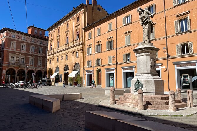 Bologna: Walking Food Tour and Highlights with a Local Guide - Bakery dessert and gelato: ending with the sweet details