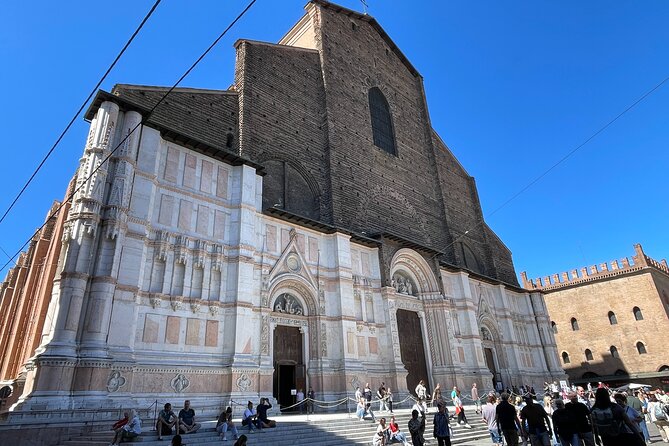 Bologna: Walking Food Tour and Highlights with a Local Guide - Small group, English guide, and why conversation matters