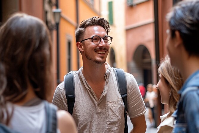Bologna Walking Tour: Explore Top Sights & Hidden Gems - Piazza Minghetti: A Peaceful Warm-Up With a Named-After Story