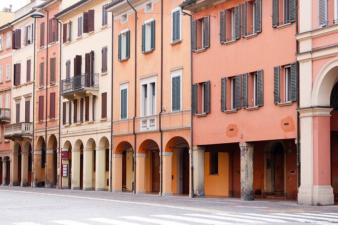 Bologna Walking Tour: Explore Top Sights & Hidden Gems - Piazza Maggiore: Bologna’s Main Square and Its Big-City Feel