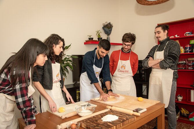 Bologna Walking Tour & Traditional Cooking Class with Wine - Starting in the right place: Piazza Re Enzo and a morning rhythm