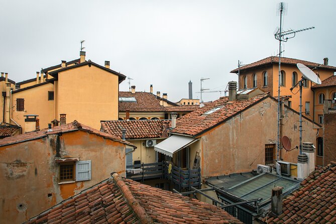 Bologna Walking Tour & Traditional Cooking Class with Wine - Wine and the homemade meal: what to expect after you cook