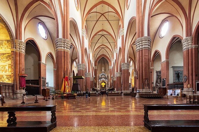 Bologna Walking Tour with Audio and Written Guide - Stop 2: Piazza del Nettuno—history, art, and a bit of gossip energy