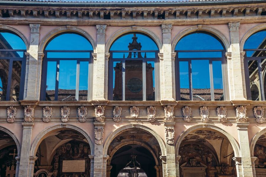 Cathedral of San Petronio and Archiginnasio Private Tour - The 1-hour guided visit inside San Petronio: what you’ll actually get