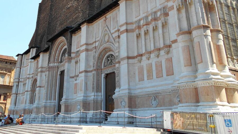 Cathedral of San Petronio and Archiginnasio Private Tour - Price and value: what $124.61 per person really covers