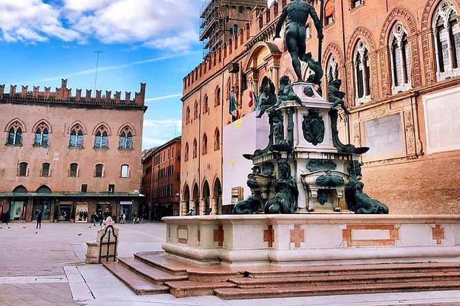 Classic Private Walking Tour Bologna - Start at Piazza del Nettuno: an easy first win